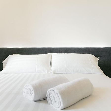 Domus Cavour Rooms&Suites Tirano Habitación foto